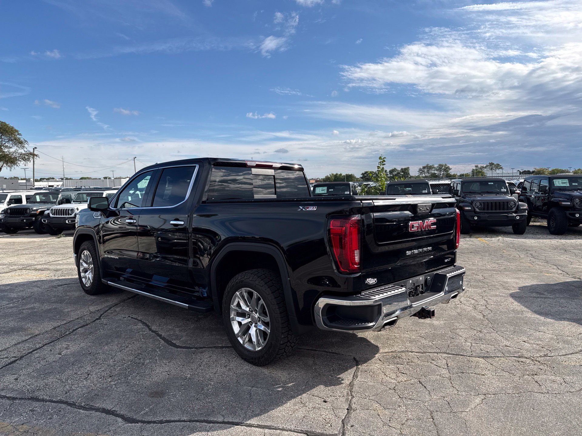 Used 2019 GMC Sierra 1500 SLT w/ SLT Premium Package AWD/4WD image 8