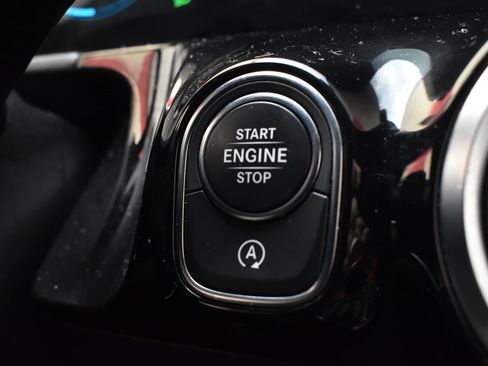 Used 2021 Mercedes-Benz GLA 250 4MATIC w/ AMG Line Exterior image 33