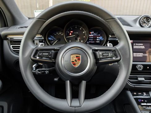 Used 2026 Porsche Macan image 13