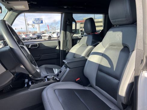 Used 2024 Ford Bronco Black Diamond image 13