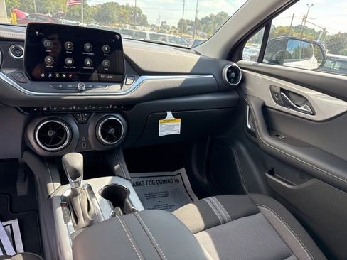 New 2025 Chevrolet Blazer LT w/ Midnight/Sport Edition image 24