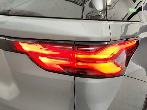 Used 2023 Chevrolet Traverse LT FWD image 36