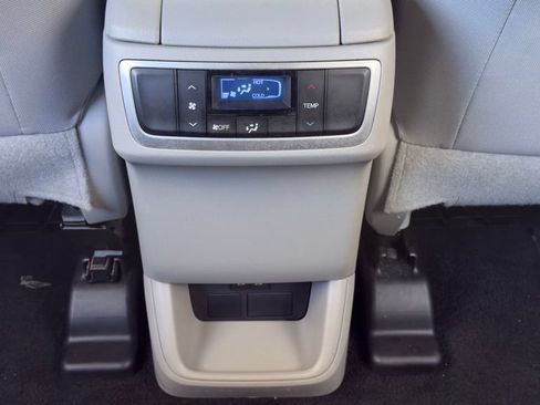 Used 2019 Toyota Highlander LE FWD image 30