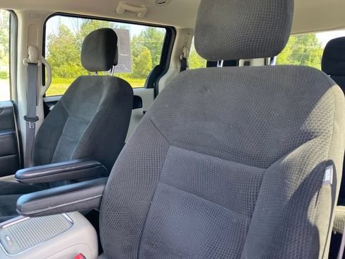 Used 2016 Dodge Grand Caravan SXT FWD image 14