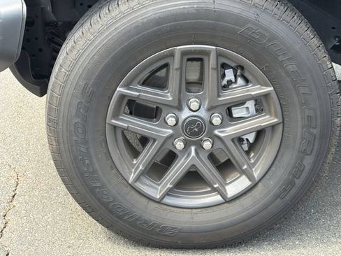 Certified 2025 Jeep Gladiator Sport AWD/4WD image 17