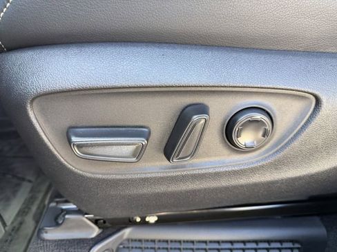 Used 2025 Toyota Sienna Platinum image 28