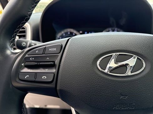 Used 2022 Hyundai Venue SEL image 35