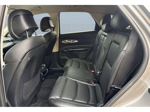 Used 2025 Genesis GV70 2.5T image 29