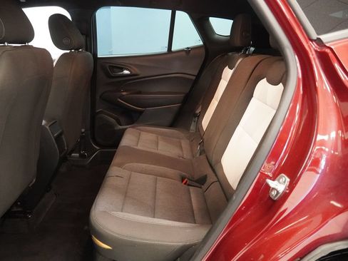 Used 2024 Chevrolet Trax RS FWD image 25