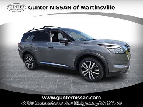 Certified 2025 Nissan Pathfinder Platinum w/ Cargo Package AWD/4WD image 1