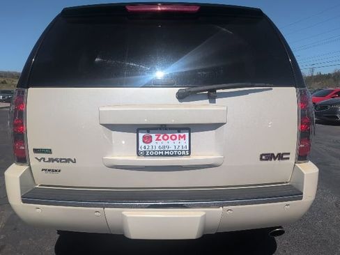 Used 2011 GMC Yukon Denali image 7