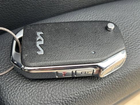 Used 2025 Kia Soul LX w/ LX Technology Package FWD image 21