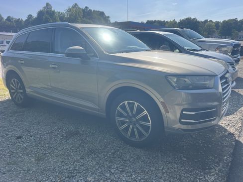Used 2017 Audi Q7 3.0T Prestige AWD/4WD image 2