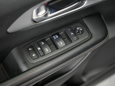 Used 2019 Chrysler Pacifica Limited w/ Advanced Safetytec Group image 45