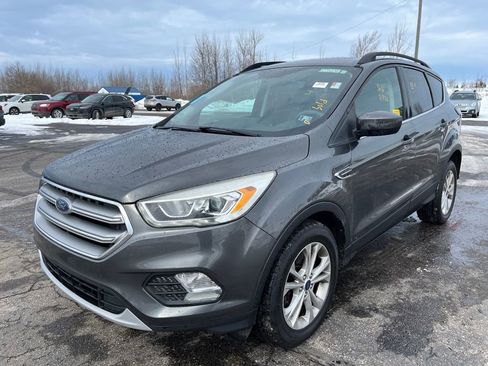 Used 2017 Ford Escape SE w/ Equipment Group 201A image 1