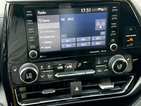 Used 2022 Toyota Highlander XSE FWD image 31