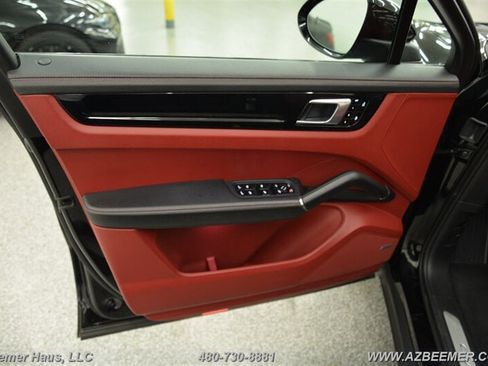 Used 2021 Porsche Cayenne S image 37