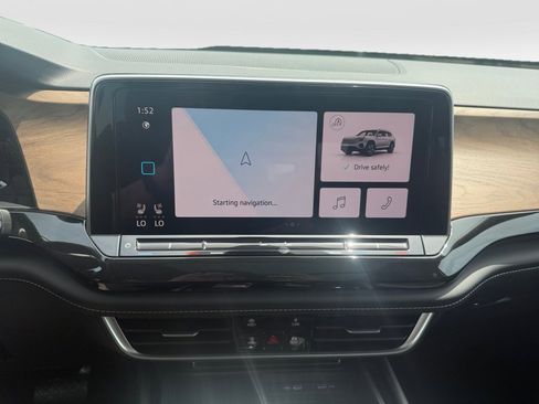 New 2026 Volkswagen Atlas SE FWD image 17