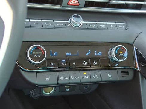 New 2026 Hyundai Elantra Limited FWD image 32