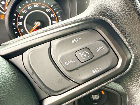 Used 2024 Jeep Gladiator Sport image 36