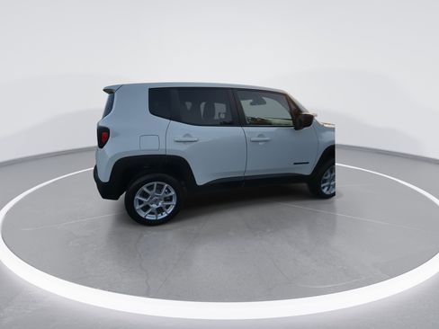 Certified 2023 Jeep Renegade Latitude image 9