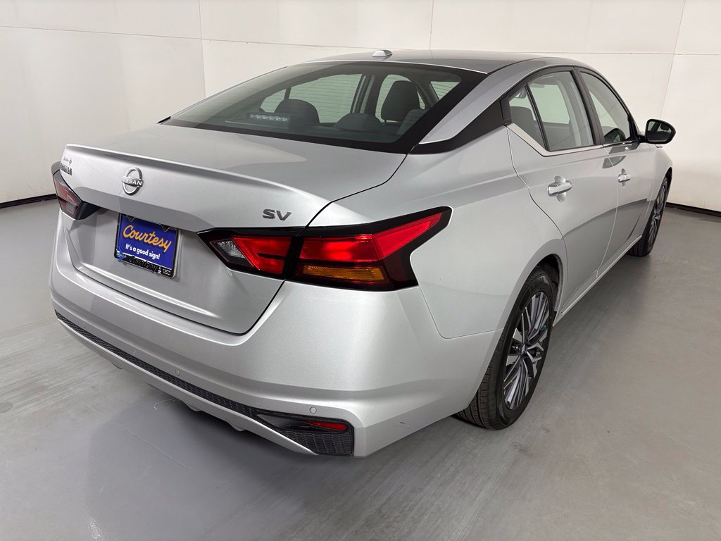 Used 2024 Nissan Altima 2.5 SV FWD image 8