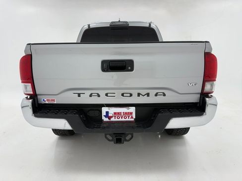 Used 2017 Toyota Tacoma TRD Off-Road w/ Tow Package (A/T) image 39