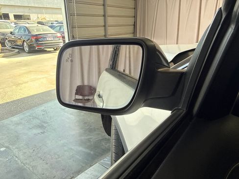 Used 2017 Ford Explorer XLT w/ Equipment Group 202A FWD image 17