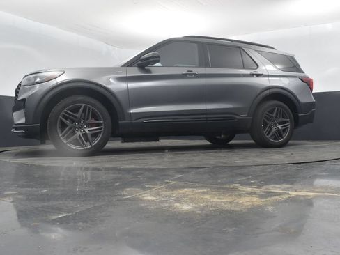 Used 2025 Ford Explorer ST-Line w/ ST-Line Street Pack AWD/4WD image 60