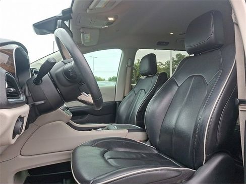Used 2021 Chrysler Pacifica Limited w/ Premium & Safety Sphere Group image 13