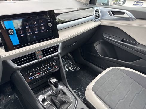 New 2026 Volkswagen Taos SE FWD image 21
