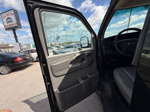 Used 2010 GMC Savana 1500 LS RWD image 17