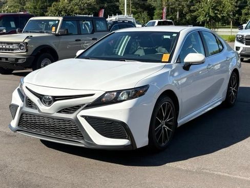 Used 2024 Toyota Camry SE FWD image 1