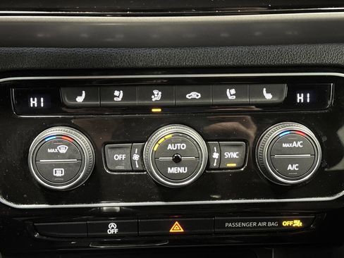 Used 2020 Volkswagen Atlas Cross Sport SEL Premium image 20