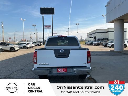 Used 2011 Nissan Frontier SV w/ SV Premium Utility Pkg image 6