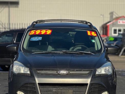 Used 2016 Ford Escape SE w/ Equipment Group 201A image 3