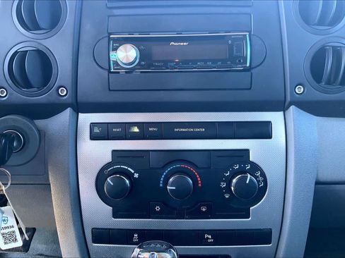 Used 2007 Jeep Commander Sport image 33