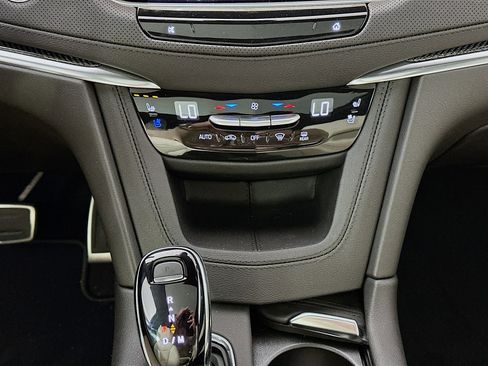 Used 2025 Cadillac XT5 Sportv w/ Technology Package image 13