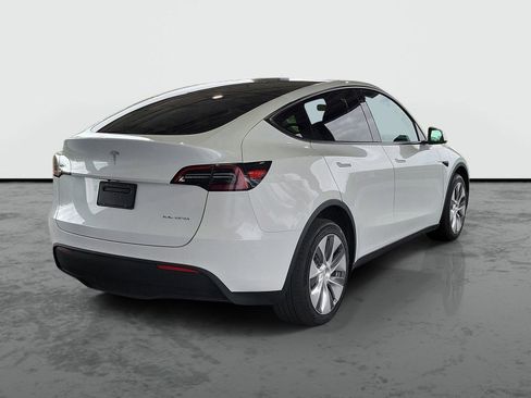 Used 2023 Tesla Model Y Long Range image 4