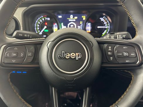 Used 2024 Jeep Wrangler Unlimited w/ Convenience Group image 21