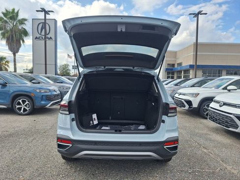 New 2026 Volkswagen Taos SE image 26