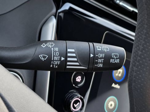 Used 2023 Chevrolet Bolt EUV LT FWD image 24