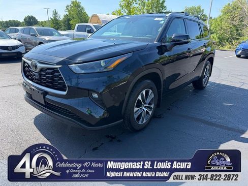Used 2022 Toyota Highlander XLE AWD/4WD image 1