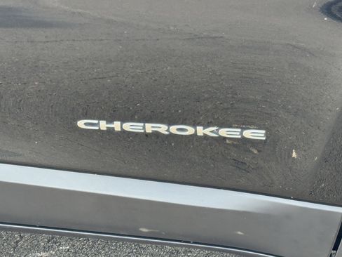 Used 2020 Jeep Cherokee Latitude Plus w/ Cold Weather Group image 41