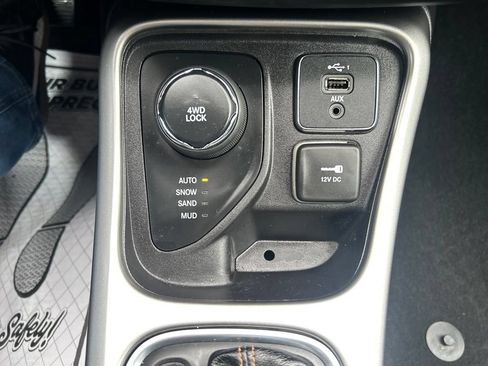 Used 2020 Jeep Compass Latitude w/ Cold Weather Group AWD/4WD image 28