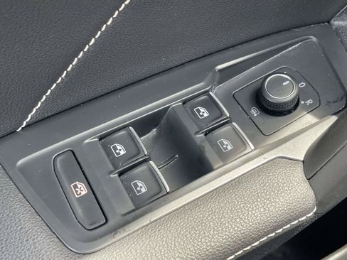 Used 2022 Volkswagen Tiguan SE AWD/4WD image 17