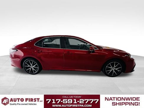 Used 2022 Toyota Camry SE image 2