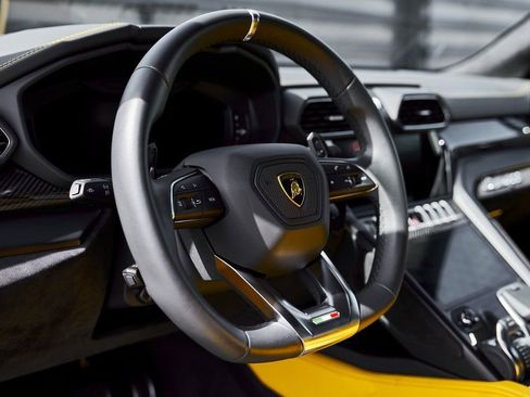 Used 2021 Lamborghini Urus AWD/4WD image 37