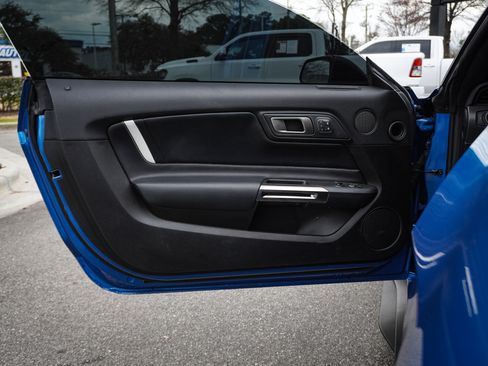 Used 2021 Ford Mustang Shelby GT500 w/ Technology Package image 15