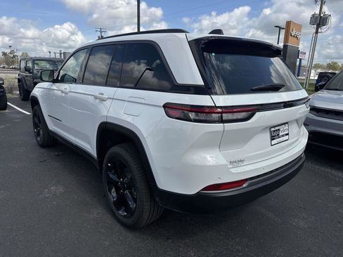 New 2026 Jeep Grand Cherokee Limited w/ Limited Altitude Package RWD image 4